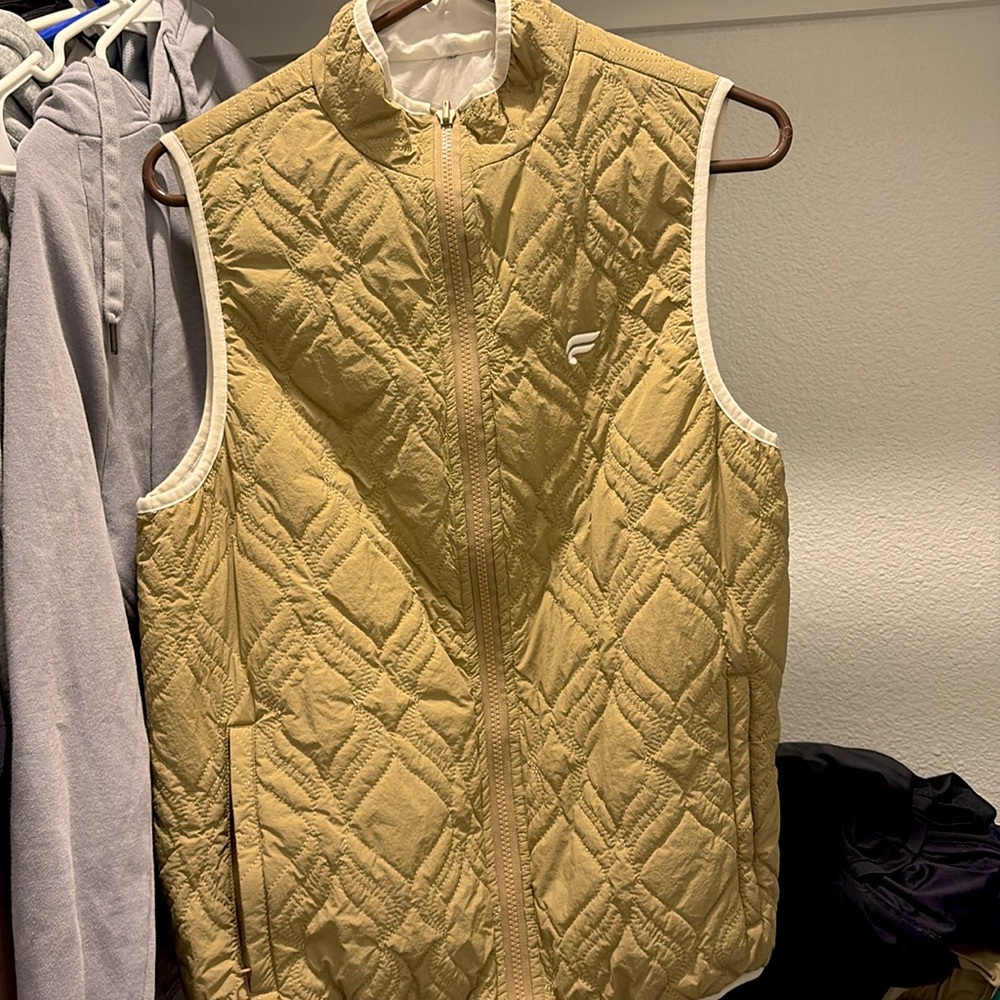 Switch loft vest- fabletics
Has been worn 2 times clean, reversible 2 sided vest